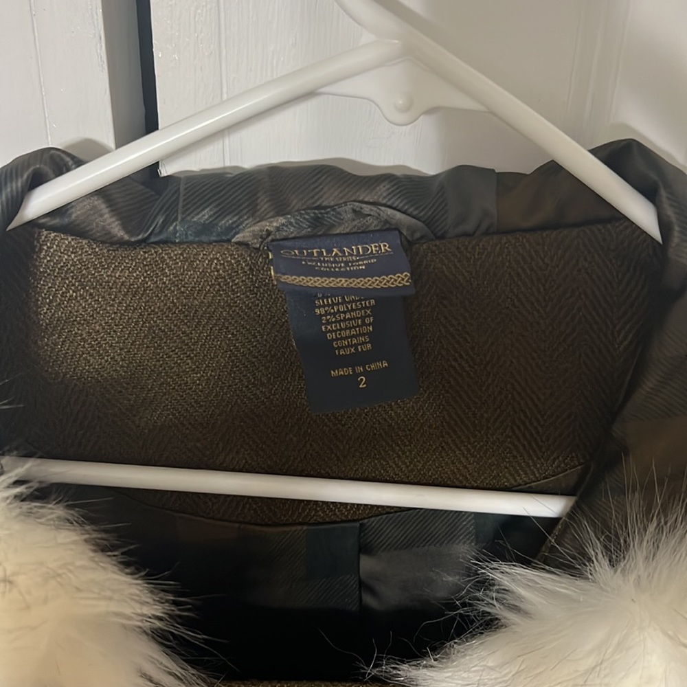 Stylish Fall/Spring Coat - Picture 2 of 3